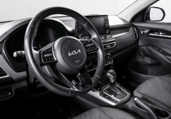 Подержанный автомобиль Kia Seltos 2021 года (13 фото)