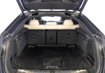 Подержанный автомобиль BMW X6 2021 года (10 фото)