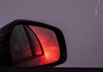 Подержанный автомобиль Kia Carnival 2021 года (10 фото)