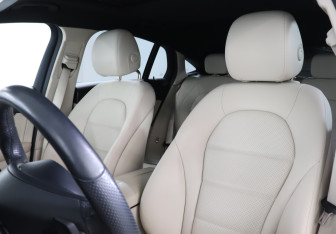 Подержанный автомобиль Mercedes-Benz GLC Coupe 2017 года (17 фото)