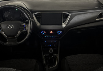 Подержанный автомобиль Hyundai Solaris Sedan 2017 года (15 фото)