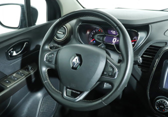 Подержанный автомобиль Renault Kaptur 2018 года (16 фото)