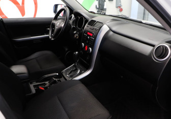 Подержанный автомобиль Suzuki Grand Vitara 2008 года (8 фото)