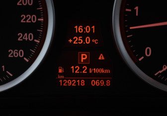 Подержанный автомобиль BMW X6 2011 года (12 фото)
