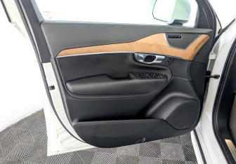 Подержанный автомобиль Volvo XC90 2021 года (19 фото)