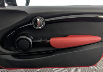 Подержанный автомобиль MINI Hatch 2020 года (25 фото)