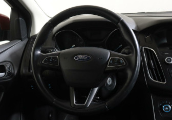 Подержанный автомобиль Ford Focus Hatchback 2017 года (11 фото)