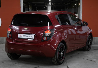 Подержанный автомобиль Chevrolet Aveo Hatchback 2014 года (5 фото)