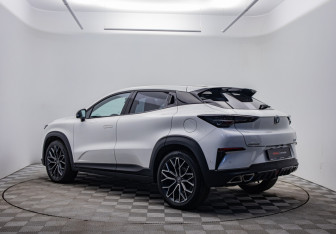 Подержанный автомобиль Changan UNI-T 2023 года (7 фото)