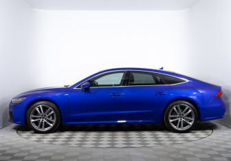 Подержанный автомобиль Audi A7 2022 года (8 фото)