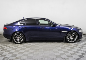 Подержанный автомобиль Jaguar XE 2015 года (4 фото)