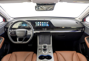 Подержанный автомобиль Omoda C5 2024 года (14 фото)