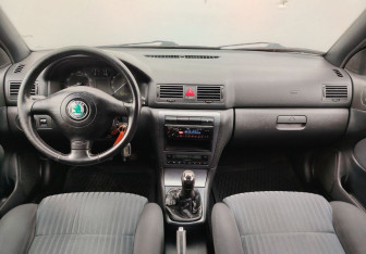 Подержанный автомобиль Skoda Octavia Liftback 2007 года (9 фото)