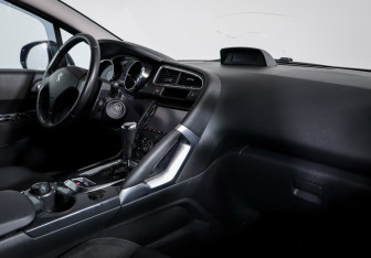 Подержанный автомобиль Peugeot 3008 2016 года (9 фото)