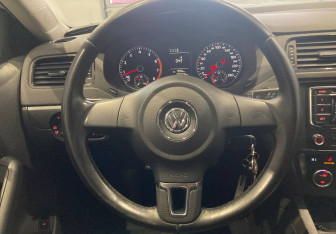 Подержанный автомобиль Volkswagen Jetta Sedan 2014 года (14 фото)