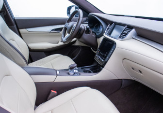 Подержанный автомобиль Infiniti QX50 2019 года (10 фото)