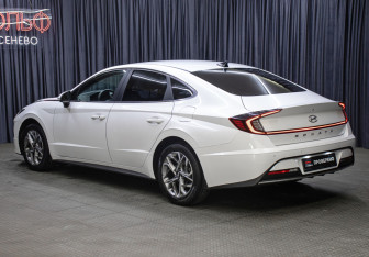 Подержанный автомобиль Hyundai Sonata 2021 года (7 фото)