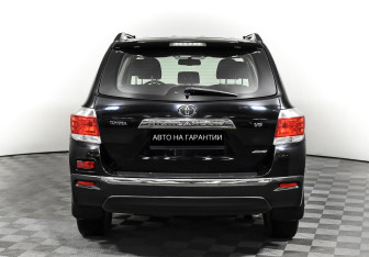 Подержанный автомобиль Toyota Highlander 2012 года (6 фото)