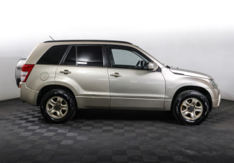 Подержанный автомобиль Suzuki Grand Vitara 2010 года (4 фото)