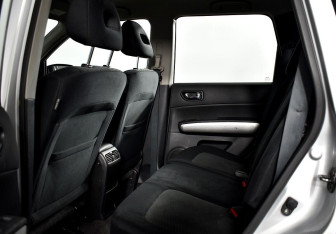 Подержанный автомобиль Nissan X-Trail 2012 года (11 фото)