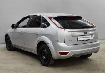 Подержанный автомобиль Ford Focus Hatchback 2010 года (7 фото)