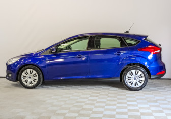 Подержанный автомобиль Ford Focus Hatchback 2019 года (8 фото)