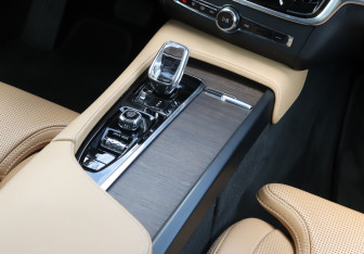 Подержанный автомобиль Volvo S90 2021 года (15 фото)