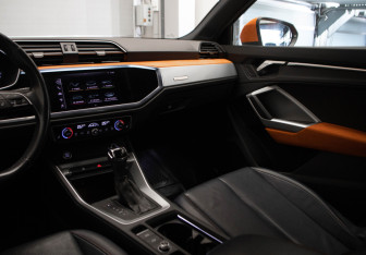 Подержанный автомобиль Audi Q3 2019 года (21 фото)