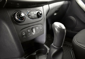 Подержанный автомобиль Renault Sandero 2014 года (8 фото)