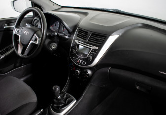 Подержанный автомобиль Hyundai Solaris Sedan 2013 года (9 фото)