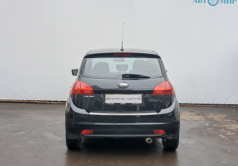 Подержанный автомобиль Kia Venga 2012 года (6 фото)