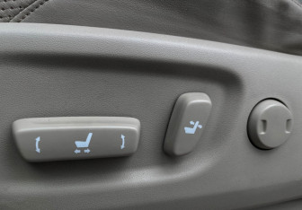 Подержанный автомобиль Toyota Land Cruiser Prado 2012 года (16 фото)
