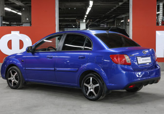 Подержанный автомобиль Kia Rio Sedan 2010 года (7 фото)