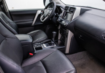 Подержанный автомобиль Toyota Land Cruiser Prado 2013 года (9 фото)