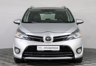 Подержанный автомобиль Toyota Verso 2014 года (2 фото)