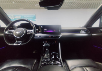 Подержанный автомобиль Kia K5 2021 года (13 фото)