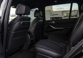 Подержанный автомобиль BMW X7 2022 года (17 фото)