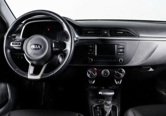 Подержанный автомобиль Kia Rio Hatchback 2021 года (10 фото)