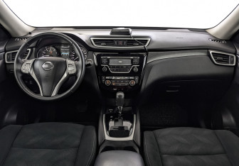 Подержанный автомобиль Nissan X-Trail 2017 года (14 фото)