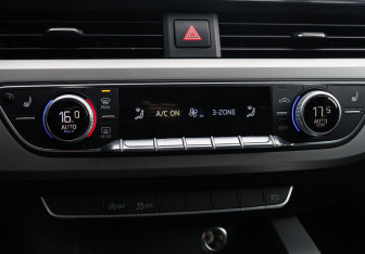 Подержанный автомобиль Audi A4 Sedan 2019 года (17 фото)
