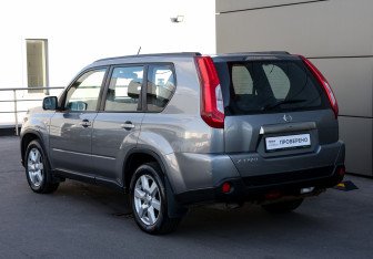 Подержанный автомобиль Nissan X-Trail 2013 года (7 фото)