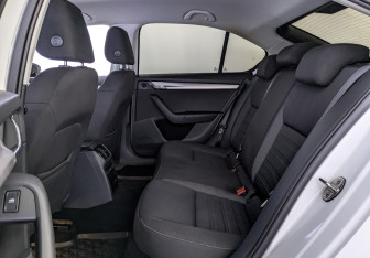 Подержанный автомобиль Skoda Octavia Liftback 2020 года (18 фото)
