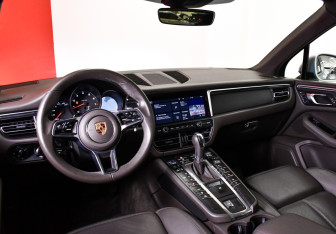 Подержанный автомобиль Porsche Macan 2019 года (13 фото)