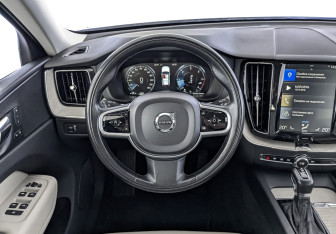 Подержанный автомобиль Volvo XC60 2018 года (21 фото)