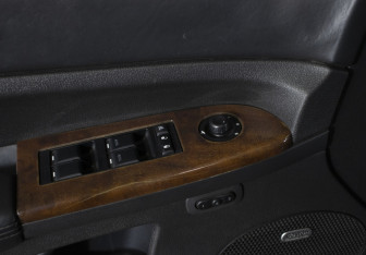 Подержанный автомобиль Jeep Grand Cherokee 2008 года (20 фото)