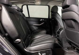Подержанный автомобиль BMW X7 2020 года (14 фото)