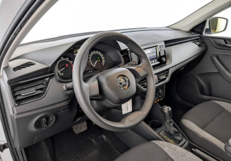 Подержанный автомобиль Skoda Rapid Liftback 2021 года (16 фото)