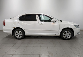 Подержанный автомобиль Skoda Octavia Liftback 2013 года (4 фото)