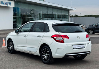 Подержанный автомобиль Citroen C4 Hatchback 2012 года (7 фото)