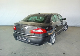 Подержанный автомобиль Skoda Superb Liftback 2010 года (6 фото)